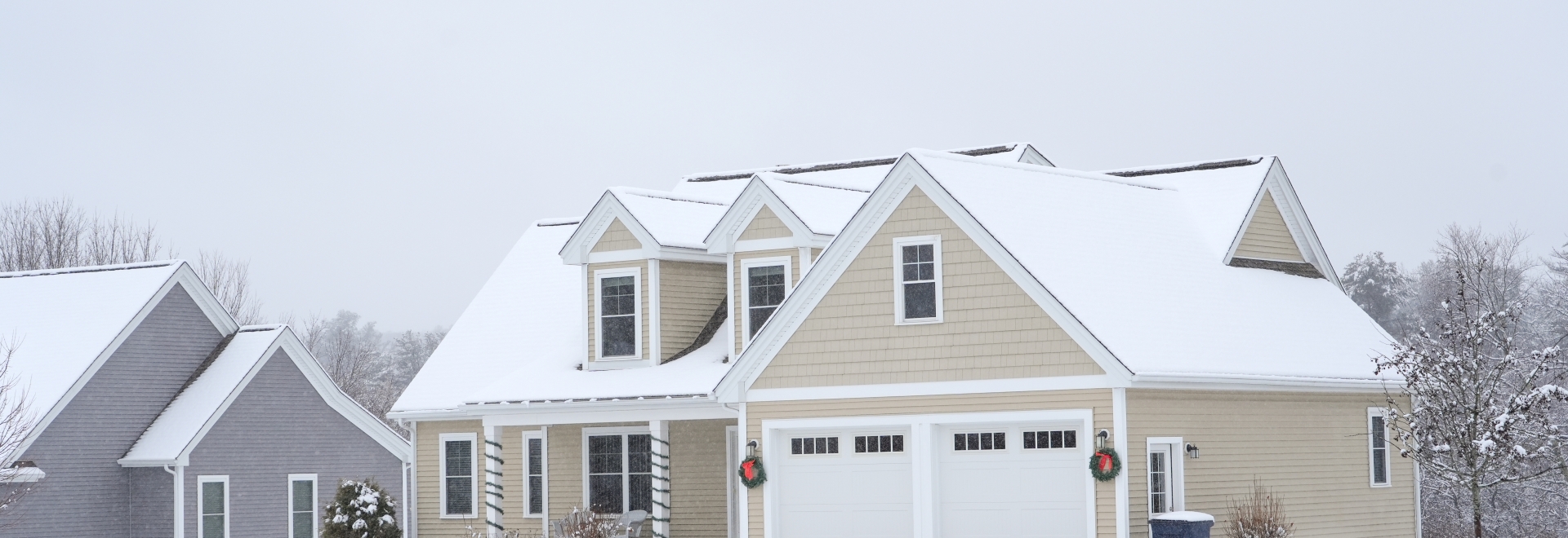 suburban home in the snow